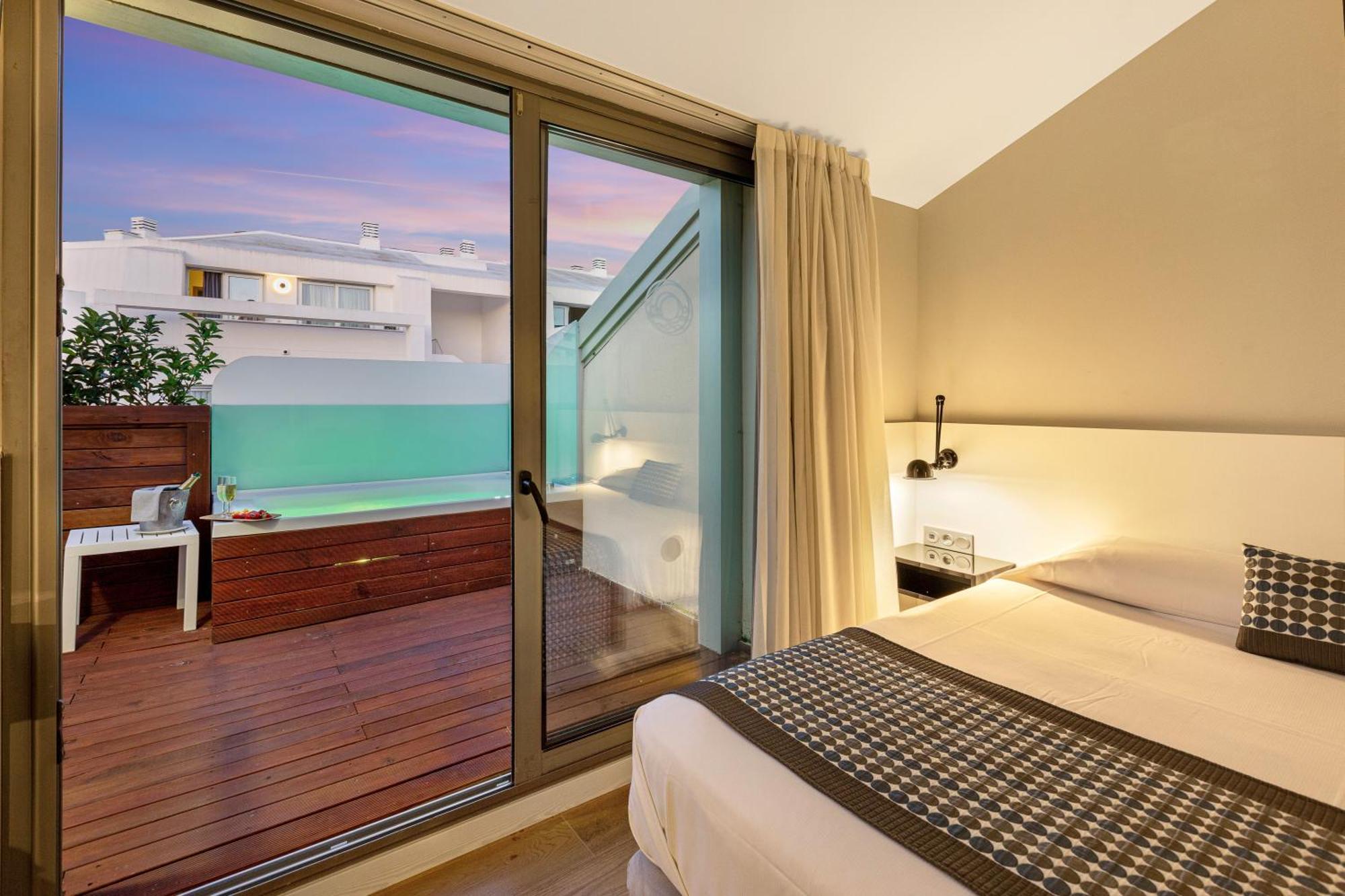 Aparthotel Odissea Park Santa Susanna Rum bild