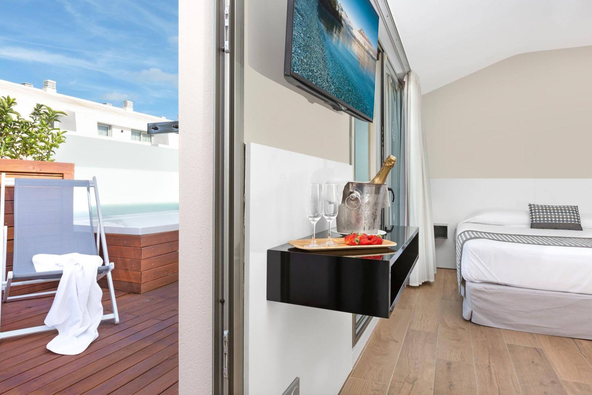 Aparthotel Odissea Park Santa Susanna Rum bild