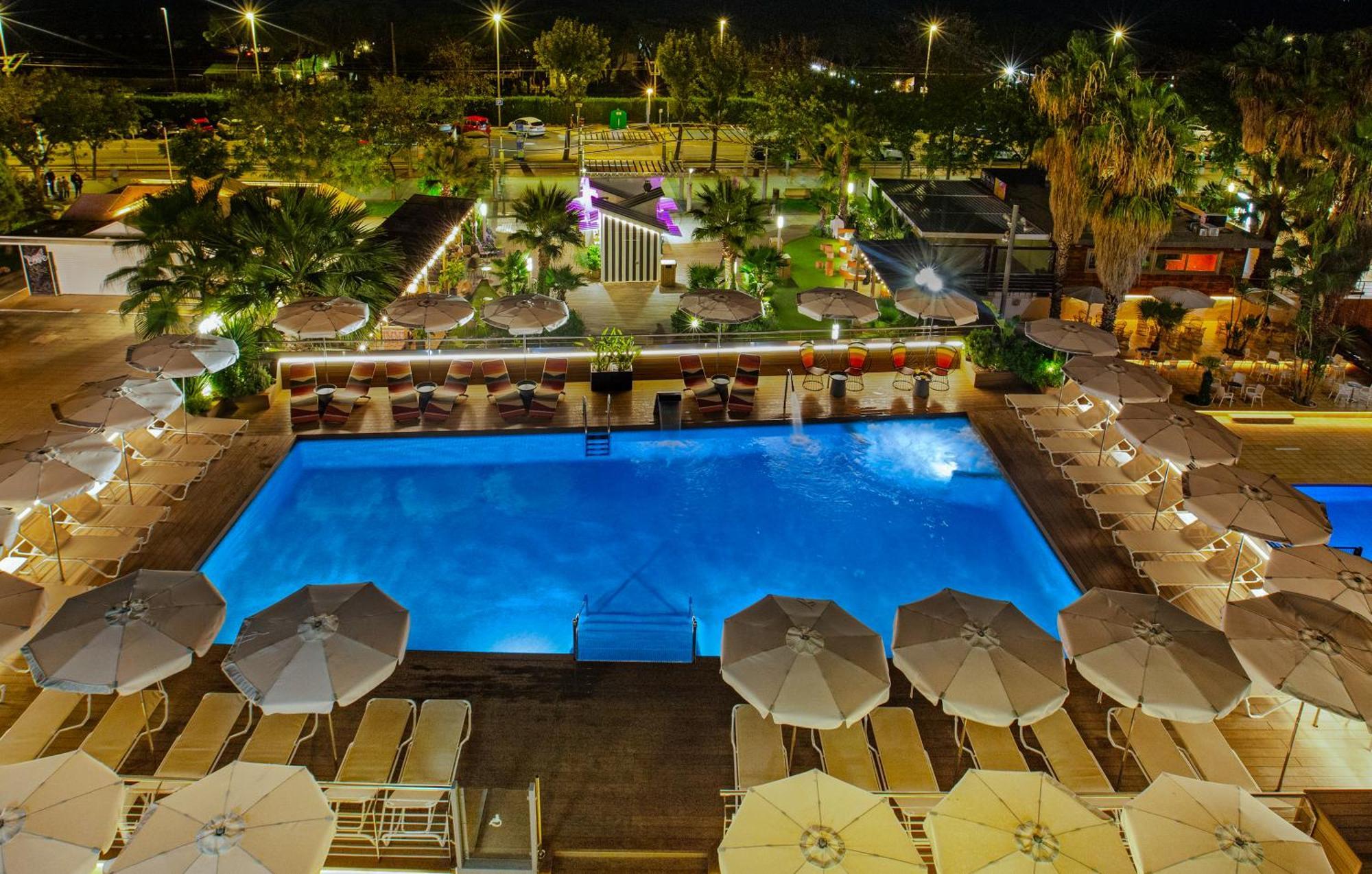 Aparthotel Odissea Park Santa Susanna Exteriör bild